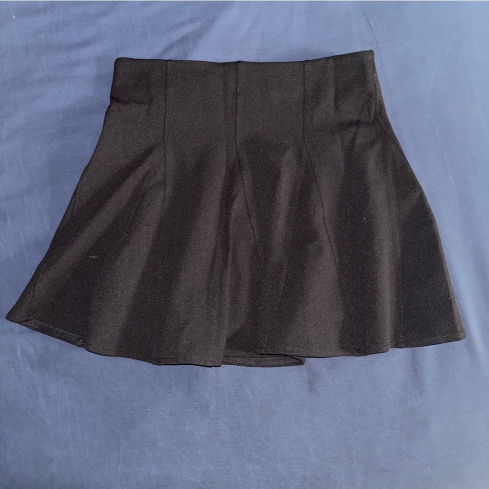 (NWT) Fashion Nova Black Bodycon Mini Skirt | Curve-Hugging Fit - Picture 3 of 3